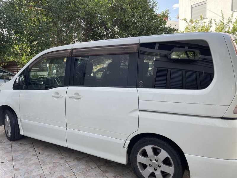 2010 Nissan Serena 2,0L 2010 Cyprus