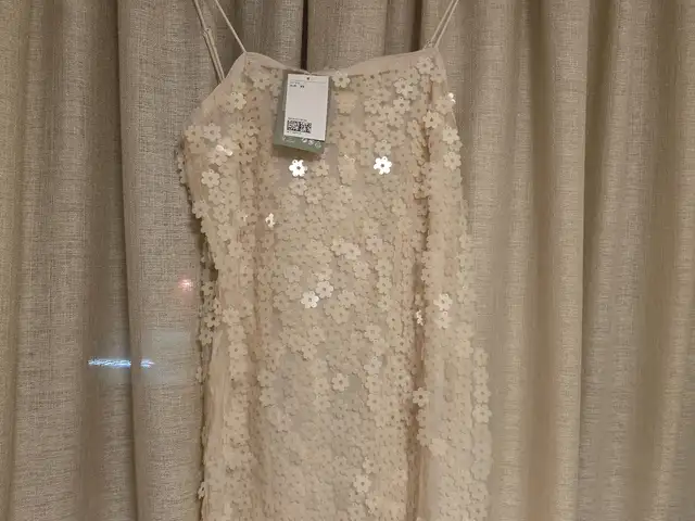 H&m flower shaped sequin embellished slip dress,white cream colour,size xs with, Limassol — Limassol - Agia Zoni