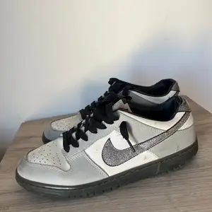 Nike dunk low glitter swoosh, Limassol — Limassol - Kapsalos