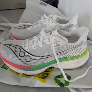 Saucony endorphin azura, Επαρχία Λευκωσίας — Αγλαντζιά