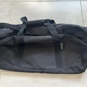Samsonite duffel bag, Επαρχία Λευκωσίας — Στρόβολος - Σταυρός