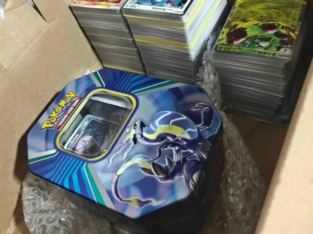 700 common pokemon cards + tin box, Nicosia — Aglantzia