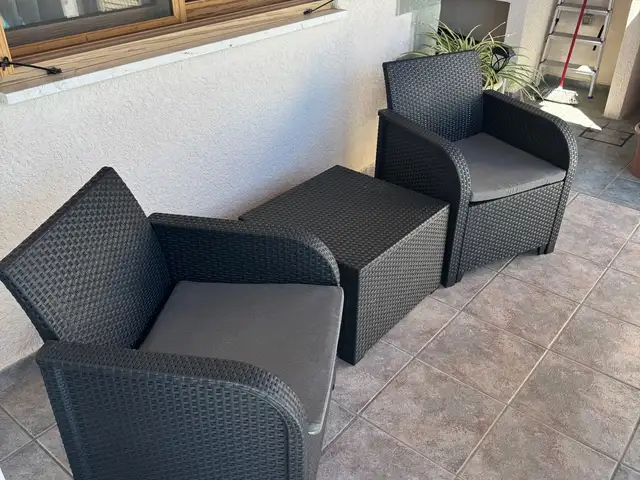 2 chairs with a table, Επαρχία Πάφου — Πέγεια