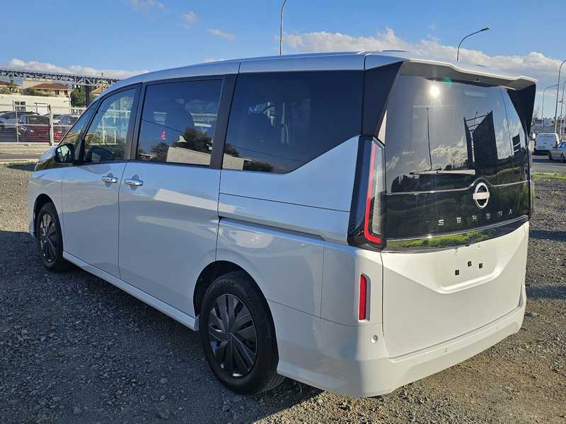 2023 Nissan Serena 2,0L 2023 Cyprus
