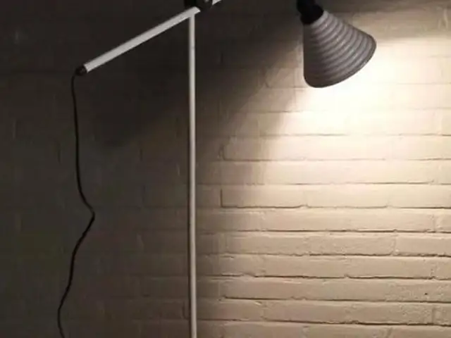 Vintage 1980s metal floor lamp w/ adjustable height & depth- dimensions 135x67cm, Επαρχία Πάφου — Paphos - Άγιος Θεόδωρος