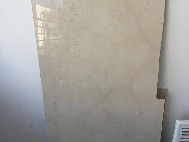 Porcelain stoneware tile in a beige marble look, Larnaca — Larnaka - Finikoudes