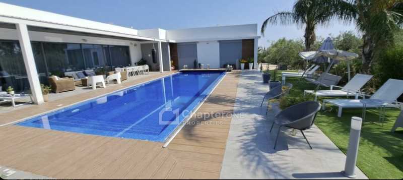 5-bedroom villa for sale