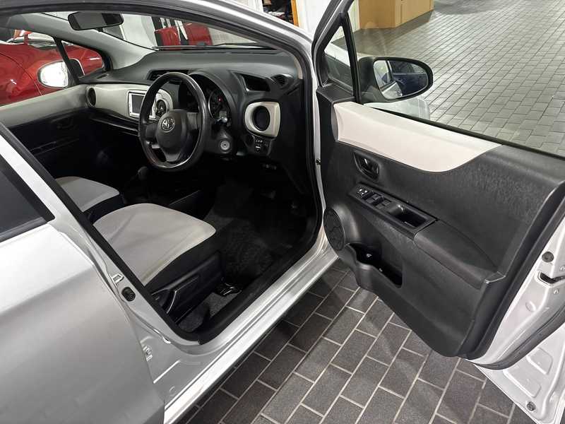 2014 Toyota Vitz 1,4L 2014 Cyprus