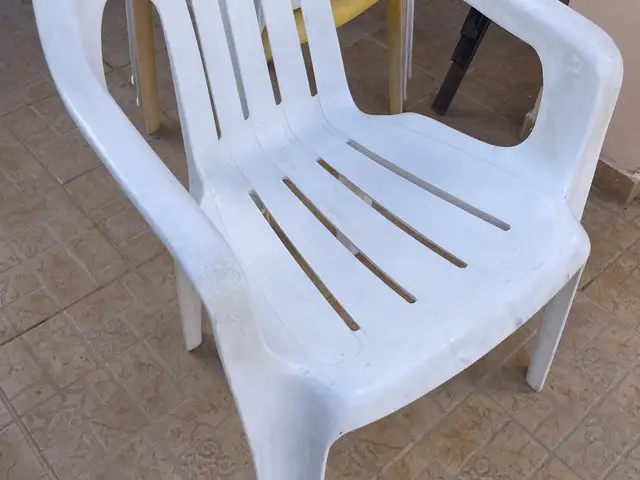 Plastic chairs, Επαρχία Λάρνακας — Λάρνακα - Φοινικούδες