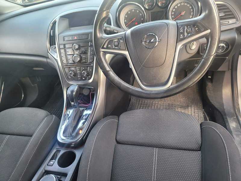 2011 Opel, Vauxhall Astra 1,6L 2011 Cyprus
