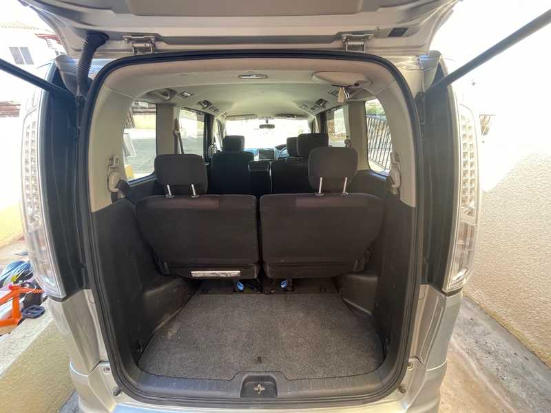 2012 Nissan Serena 2,0L 2012 Cyprus