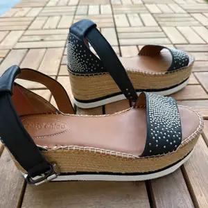 Leather platform espadrilles, Επαρχία Λάρνακας — Λιβάδια Λάρνακας
