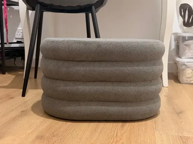 Small grey stool, Επαρχία Λευκωσίας — Στρόβολος - Ακρόπολη