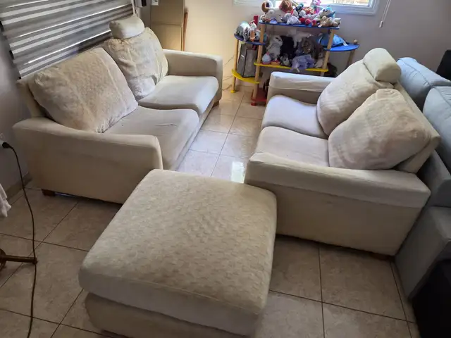 2 couches and a pouffe, Επαρχία Λεμεσού — Τραχώνι Λεμεσού