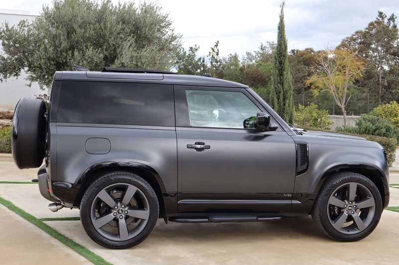 2024 Land Rover Defender 5,0L 2024 Cyprus