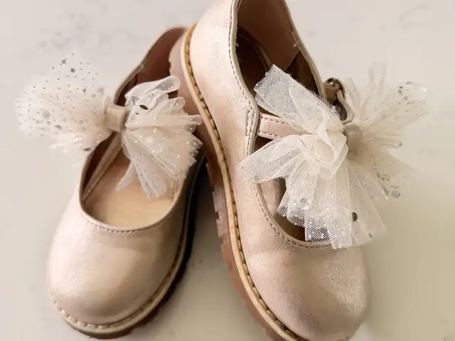 Next girls gold sparkle bow shoes uk size 9f eu 26.5, Paphos — Pegeia