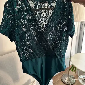 Green lace leotard, Nicosia — Aglantzia