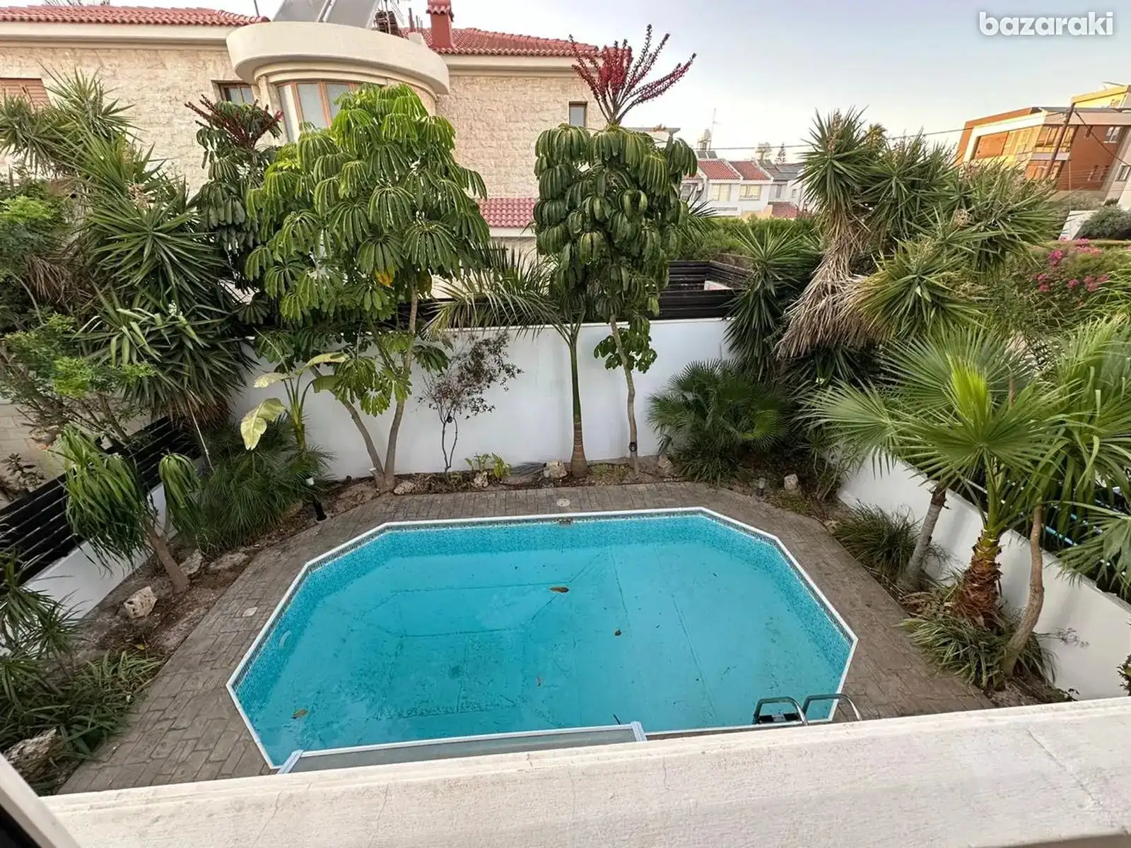 House, 3 bedrooms — 2