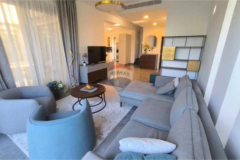 5-bedroom detached house for sale