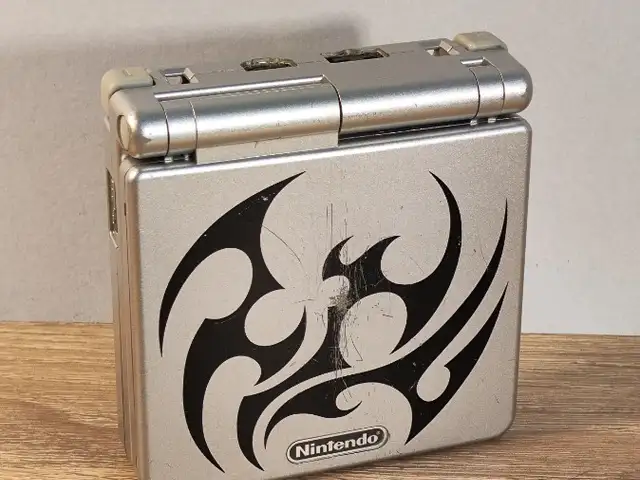 Nintendo game boy advance sp ags-101 silver tribal design, Limassol — Agios Athanasios
