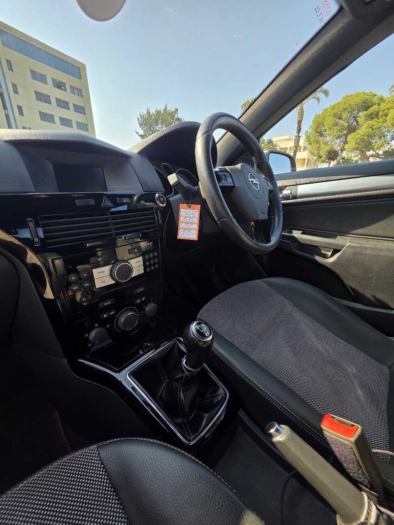 2008 Opel, Vauxhall Astra 1,6L 2008 Cyprus