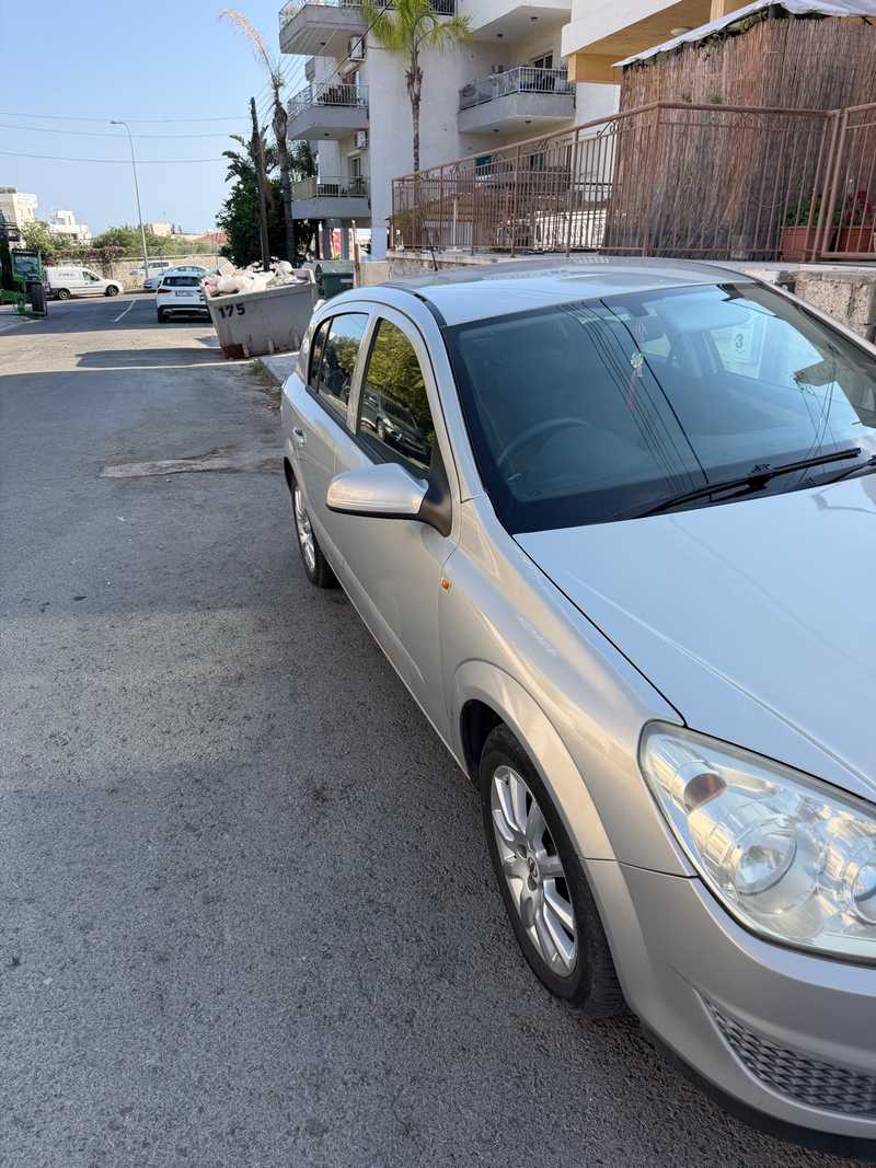 2009 Opel, Vauxhall Astra 1,6L 2009 Cyprus