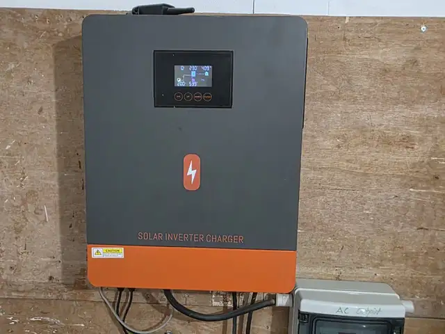 Solar systems hybrid inverters+ 25 batteries in top condition vs new, Larnaca — Kofinou - 2