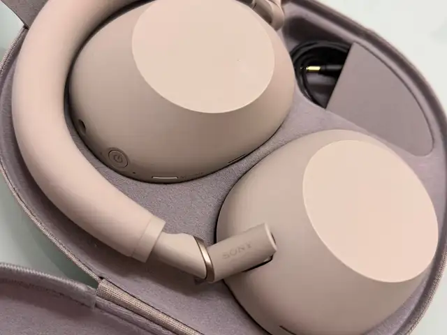 Sony wh-1000xm6 noise cancelling headphones, Επαρχία Λάρνακας — Λάρνακα - Σκάλα