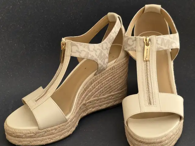 Beige sandals Michael Kors, Επαρχία Λεμεσού — Λεμεσός - Μέσα Γειτονιά