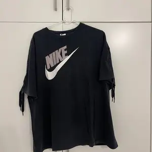 Original nike t-shirt size l, Paphos — Pegeia