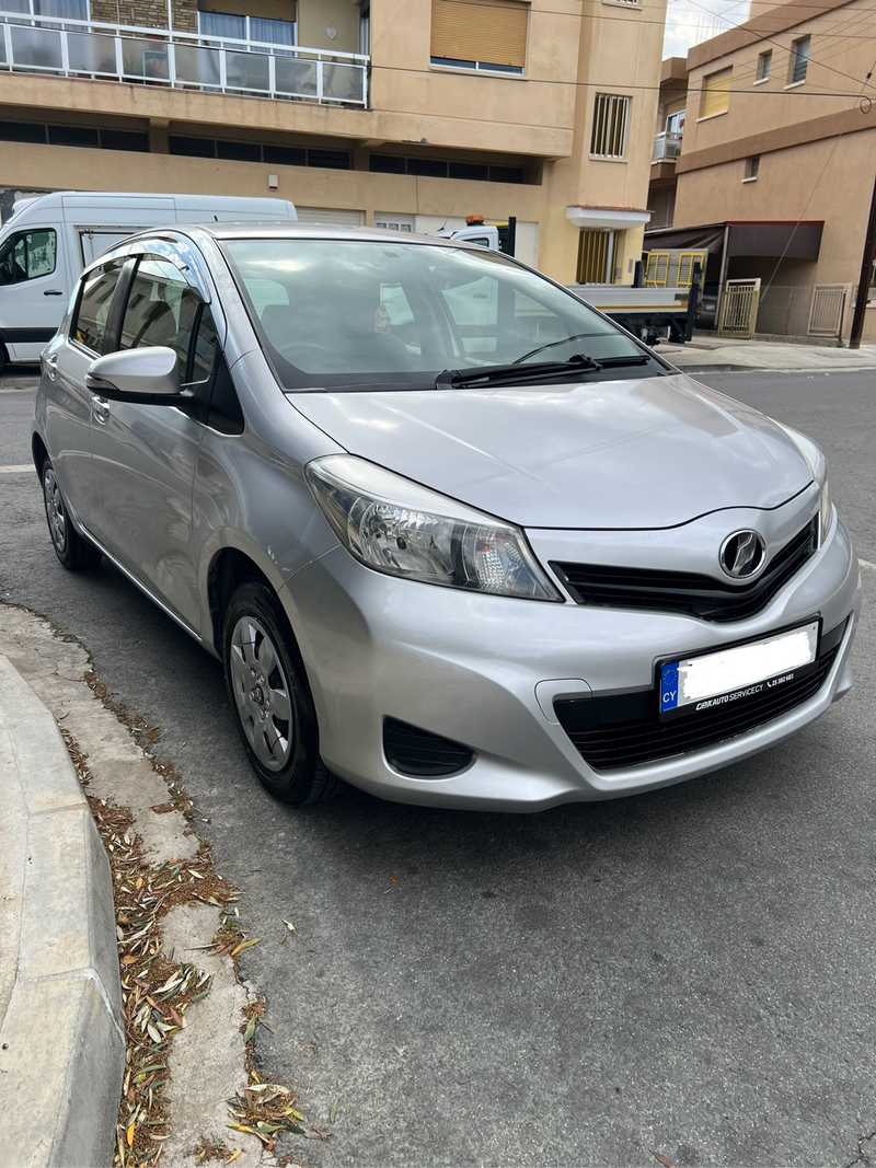 Toyota Vitz 1,0L 2013