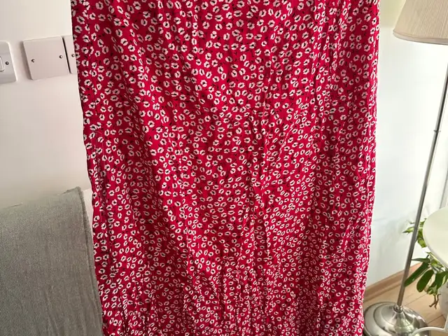 Maxi skirt with a slit, Επαρχία Λευκωσίας — Αγλαντζιά