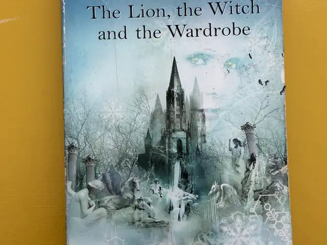 The witch and the wardrobe, Επαρχία Λευκωσίας — Στρόβολος - Άγιος Βασίλειος