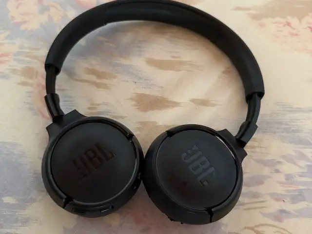 Jbl blootooth headphones, Επαρχία Λευκωσίας — Στρόβολος - Εθνομαρτ Κυπριανός