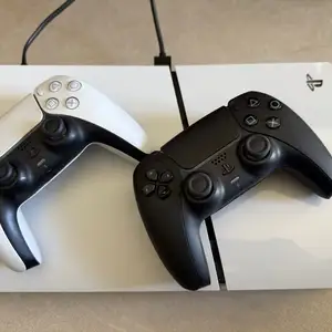 Ps5 slim digital with two controllers, Nicosia — Egkomi - Makedonitissa