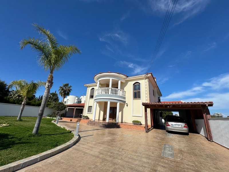 5-bedroom villa for sale