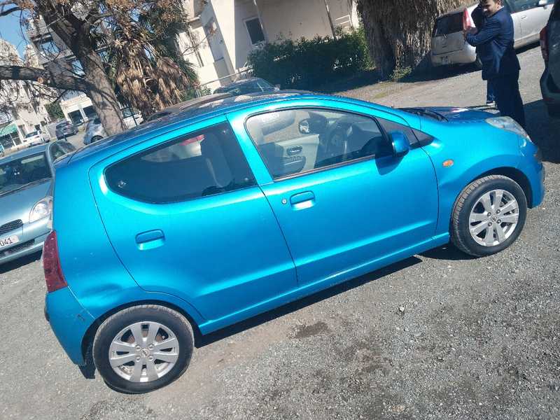 Nissan March 1,0L 2012