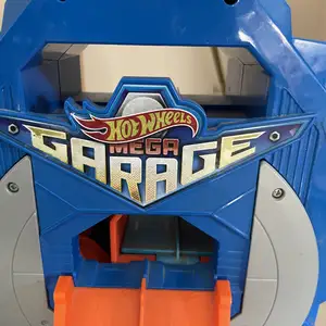 Hot wheels car garage with lifts, Larnaca — Larnaka - Finikoudes