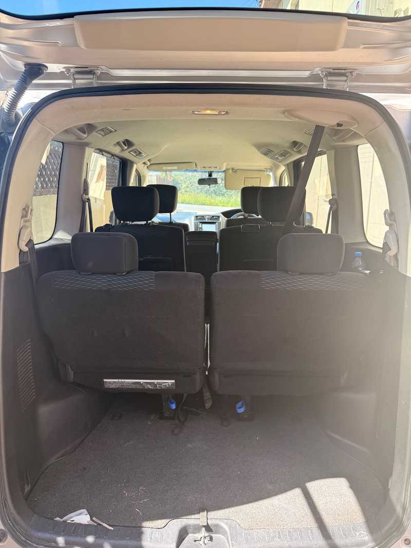 2015 Nissan Serena 2,0L 2015 Cyprus
