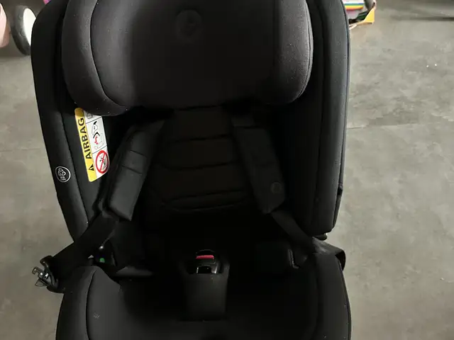 Maxi-cosi spinel 360 σε μαύρο χρώμα, μαζί με τη βάση του, Επαρχία Λευκωσίας — Έγκωμη - Μακεδονίτισσα