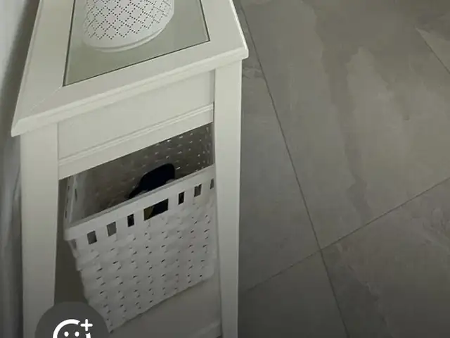 Ikea wooden glass top consol table - liatorp, Επαρχία Αμμοχώστου — Κάππαρη