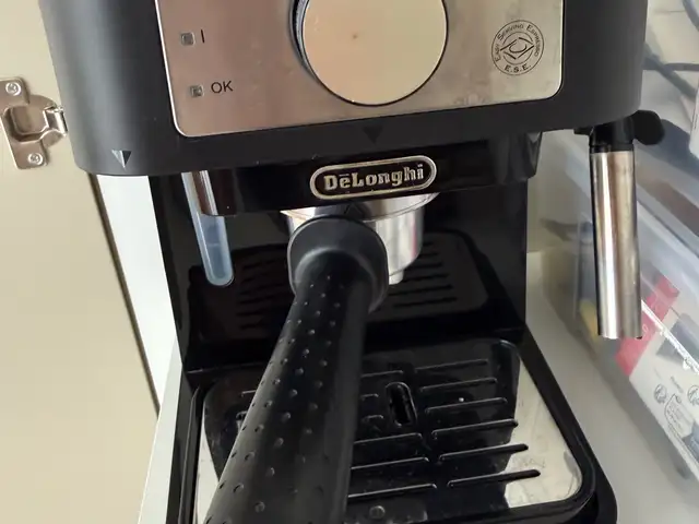 Delonghi coffee machine with milk frother., Επαρχία Λεμεσού — Λεμεσός - Άγιος Νεκτάριος