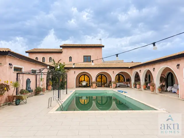 6-bedroom villa for sale, Επαρχία Λάρνακας — Μοσφιλωτή