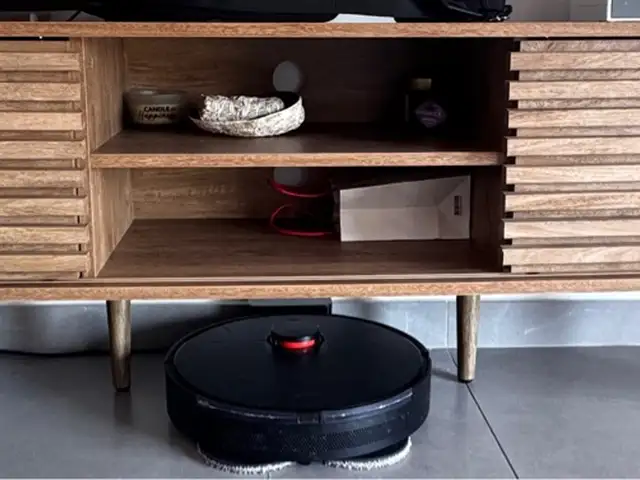 Tv stand, Επαρχία Λεμεσού — Λεμεσός - Μέσα Γειτονιά