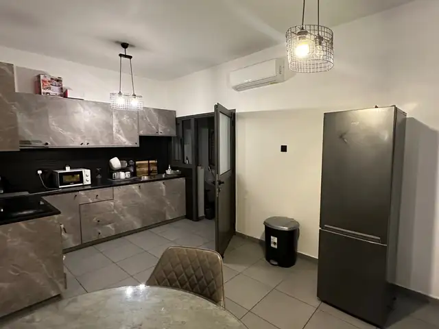 Room available for rent in three bedrooms house, Επαρχία Λεμεσού — Λεμεσός - Ομόνοια - 5