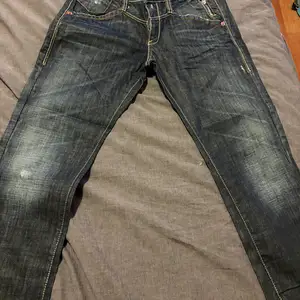 Staff jeans, Nicosia — GSP Area