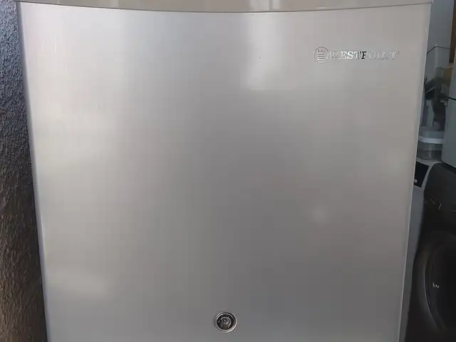 Westpoint silver mini fridge, Επαρχία Λεμεσού — Λεμεσός - Καθολική