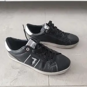 Trussardi black sneakers, Επαρχία Λεμεσού — Ποταμός Γερμασόγειας