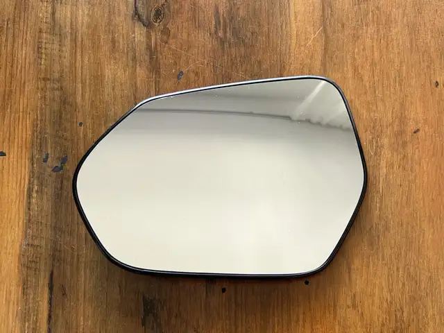 Toyota yaris corolla genuine left mirror glass heating from 2020, Επαρχία Λεμεσού — Γερμασόγεια