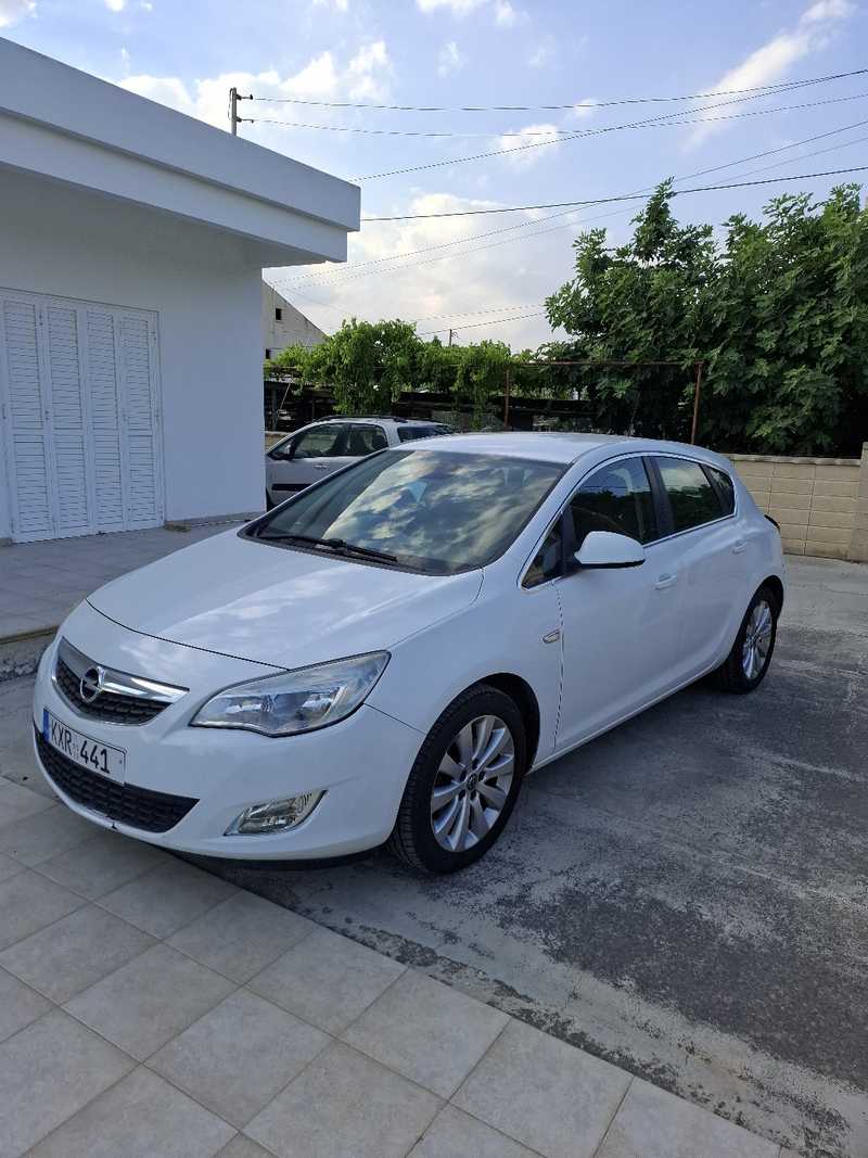 2010 Opel, Vauxhall Astra 1,6L 2010 Cyprus